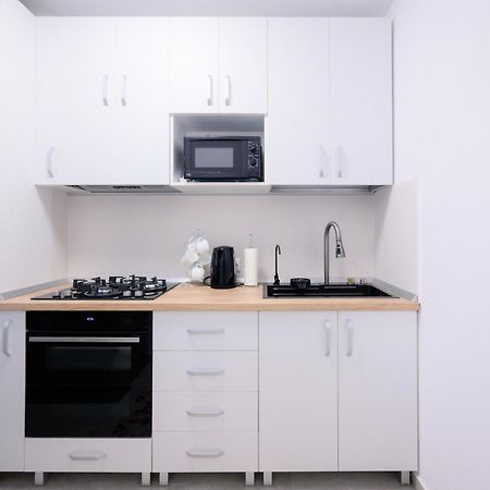 Appartamento Charming Hideaway Inspired By El Profesor'S Intrigue Bucarest Esterno foto
