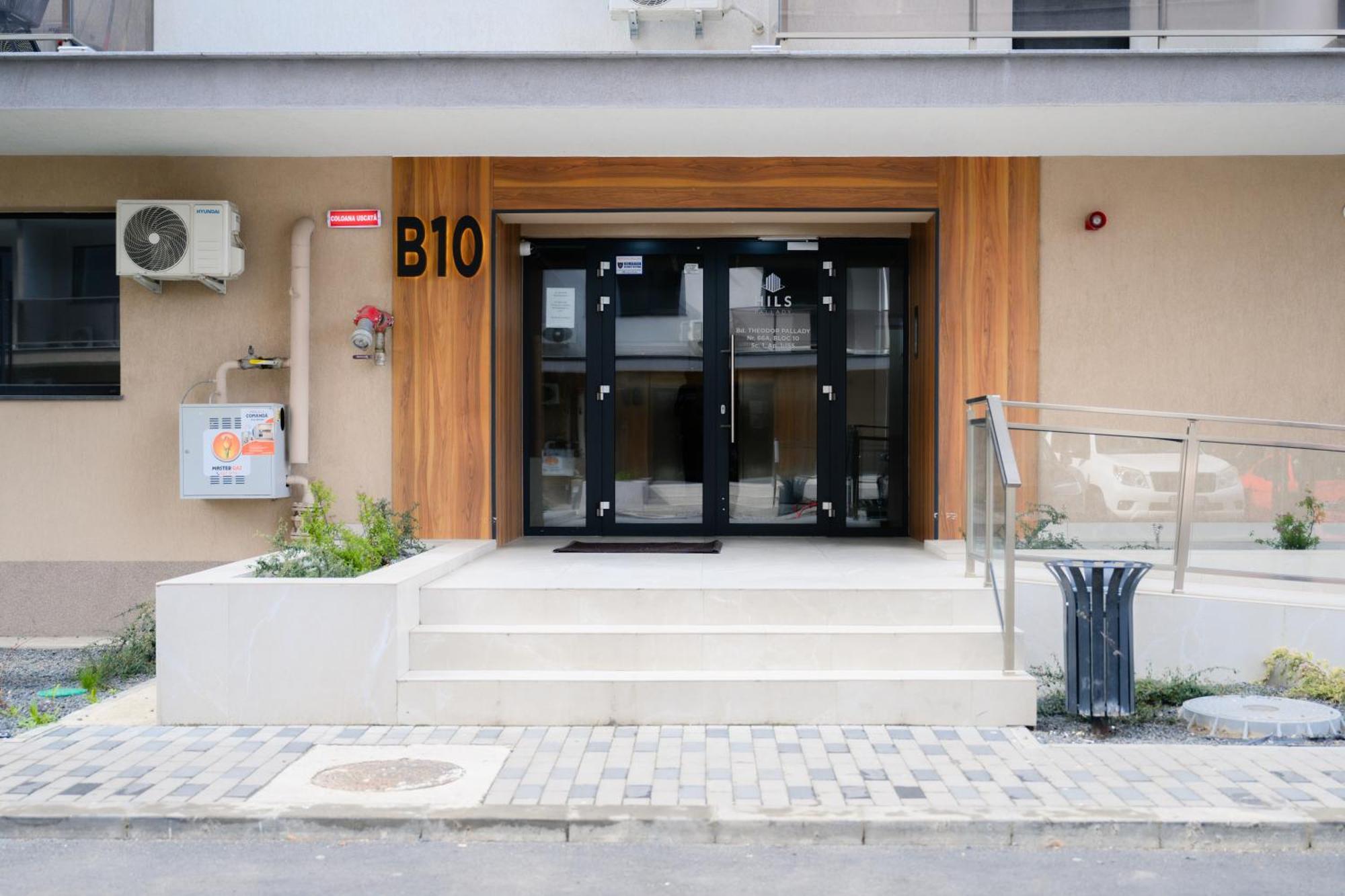 Appartamento Charming Hideaway Inspired By El Profesor'S Intrigue Bucarest Esterno foto