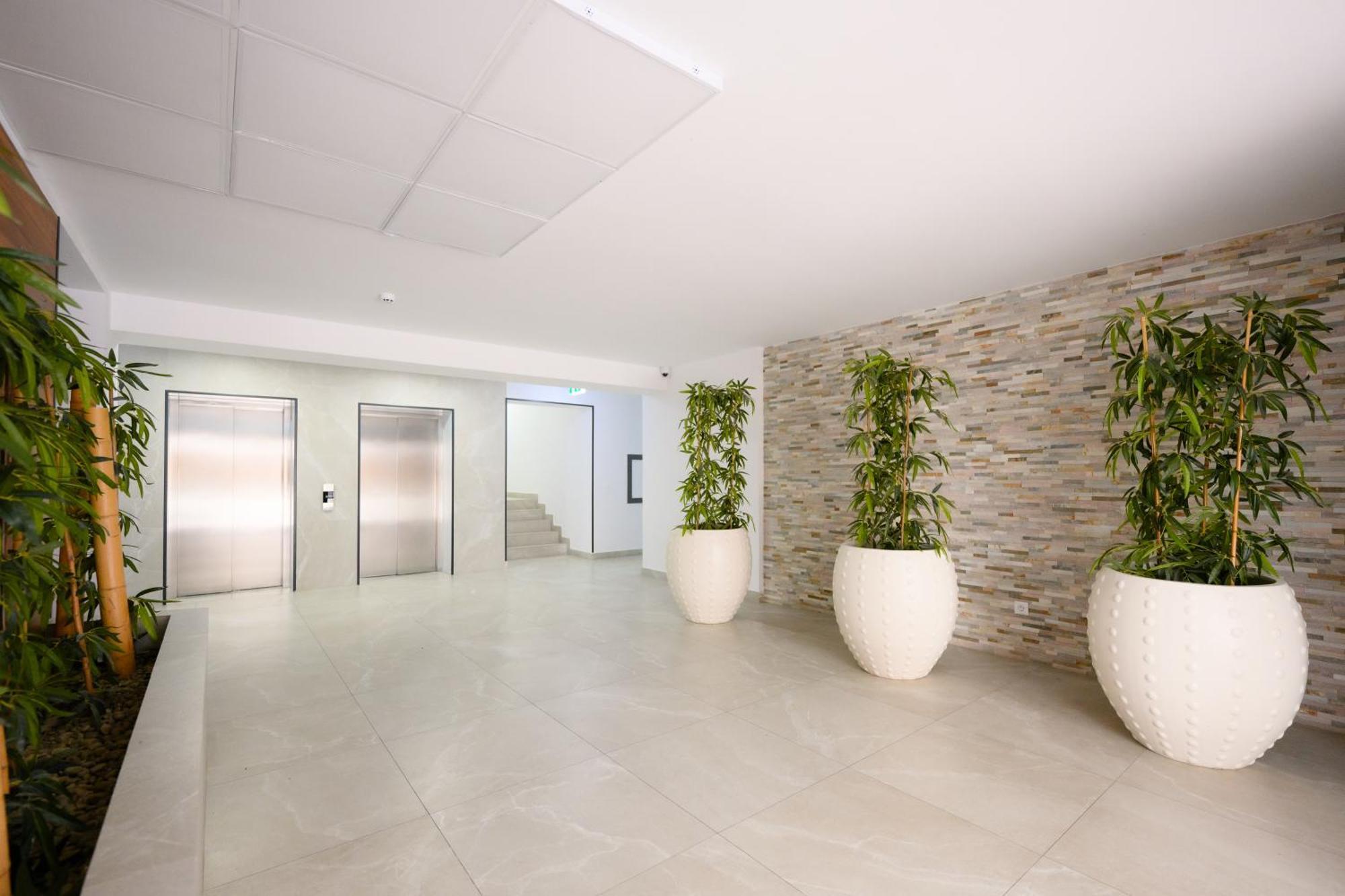 Appartamento Charming Hideaway Inspired By El Profesor'S Intrigue Bucarest Esterno foto