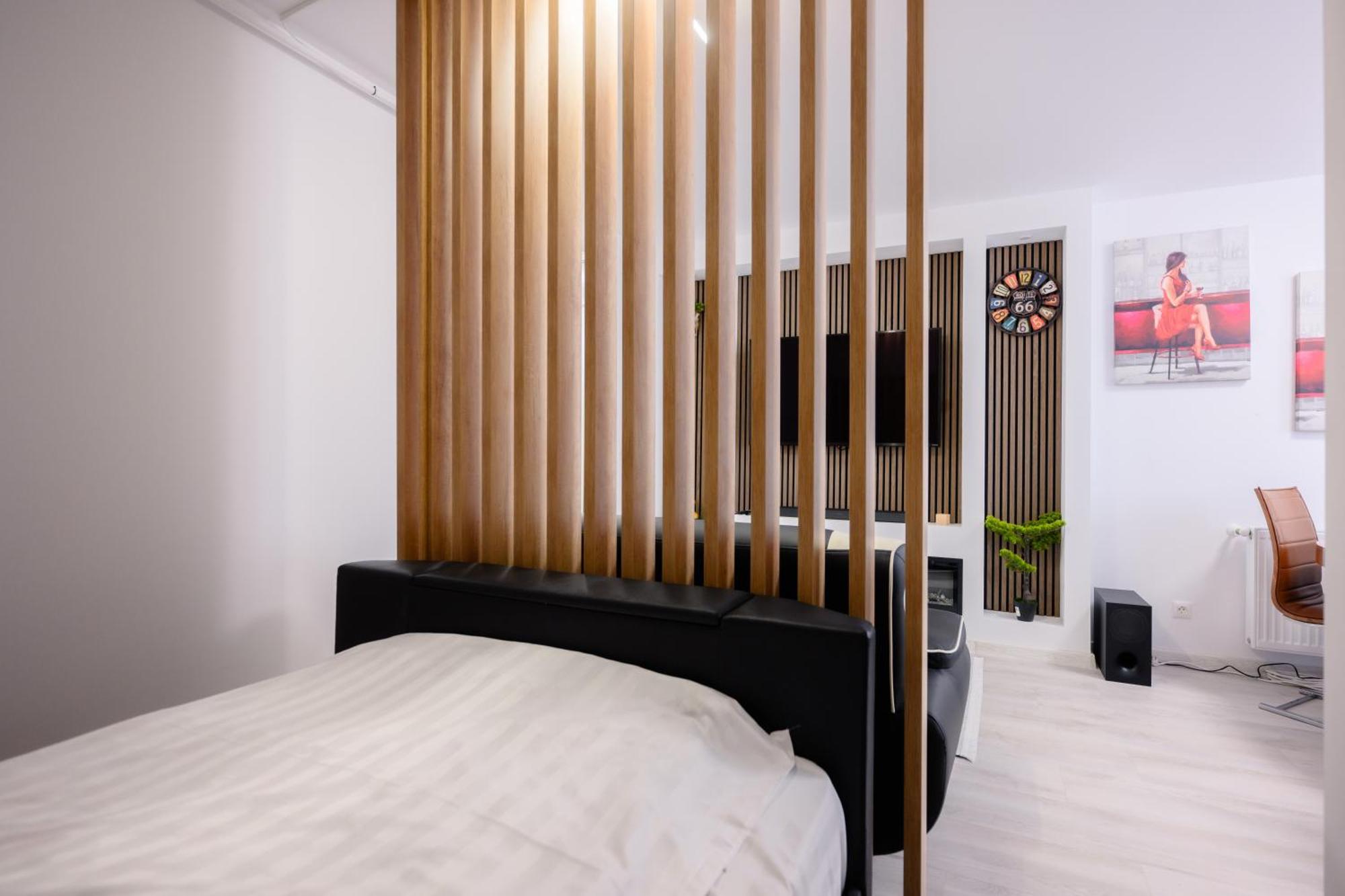 Appartamento Charming Hideaway Inspired By El Profesor'S Intrigue Bucarest Esterno foto